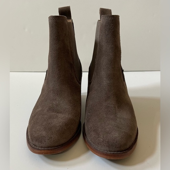 UGG FAYE CHELSEA SUEDE BOOTIE IN MYSTERIOUS BROWN SIZE 8 - Picture 4 of 10
